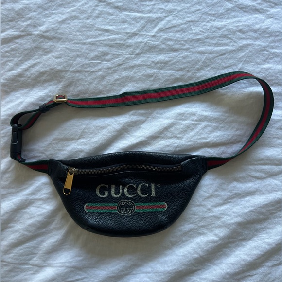 Gucci Fanny pack - black with Gucci logo adjustable - purchased in Italy - Picture 1 of 7